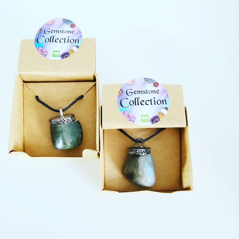 Labradorite Pendant in a gift box 🎁